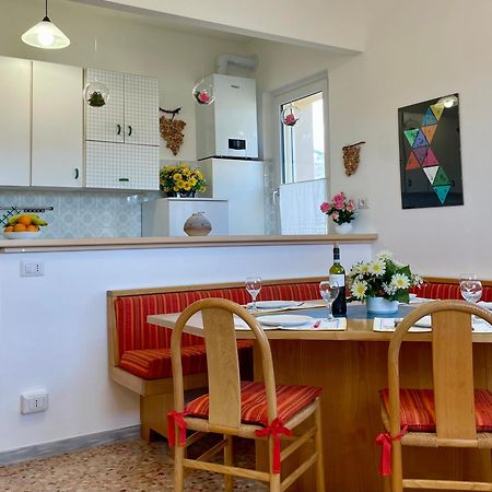 Il Nido Del Merlo Parcheggio E Giardino ヴェルバーニア エクステリア 写真